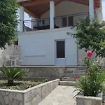 Bungevilia شقة
