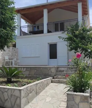 Bungevilia Apartment