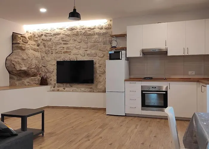 Apartman Bungevilia *