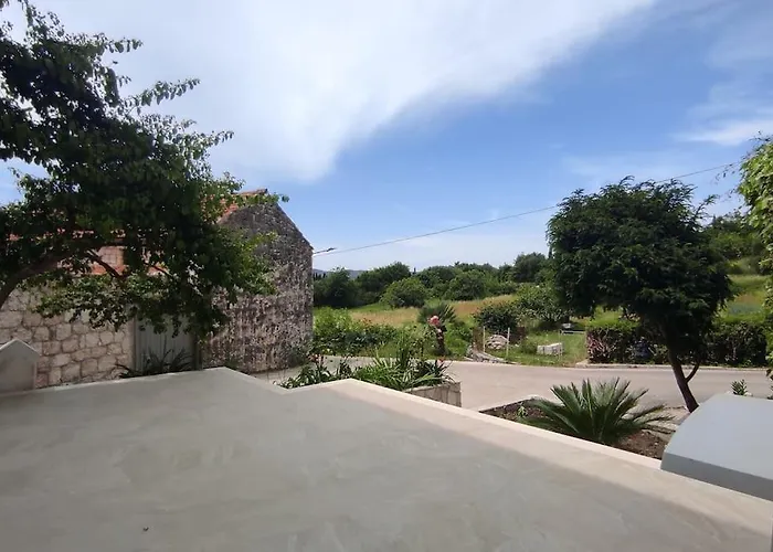 Apartman Bungevilia *